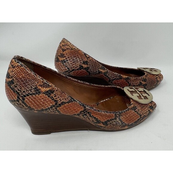 Tory Burch Peep Toe Wedge Heels Snakeskin Pattern Gold Logo Size 9 - Picture 5 of 7